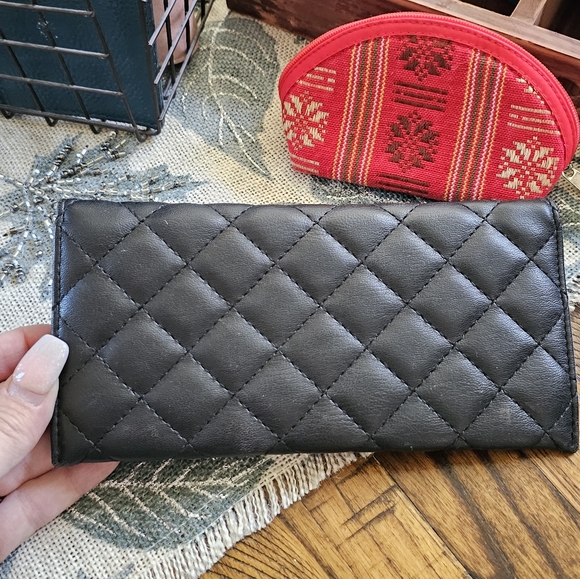 Badgley Mischka Quilted Wallet - Picture 3 of 5